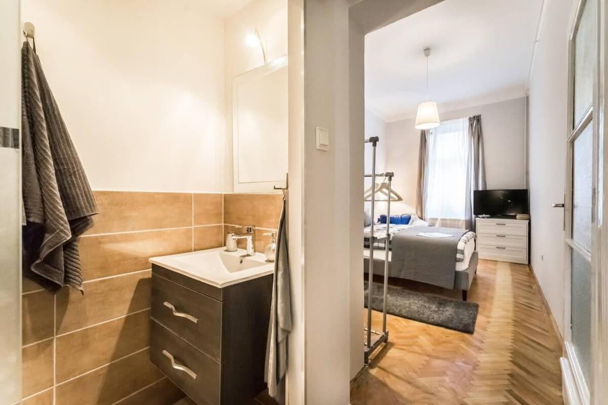 Perfectly Located, Renewed And Cozy Apartment ブダペスト エクステリア 写真
